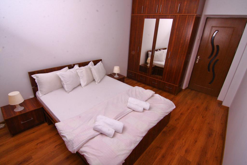 Nirvana Accommodation Бухарест Экстерьер фото