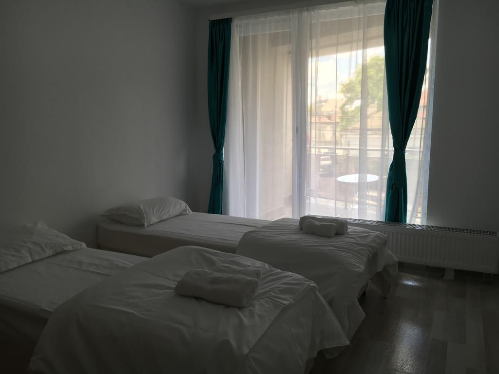 Nirvana Accommodation Бухарест Экстерьер фото