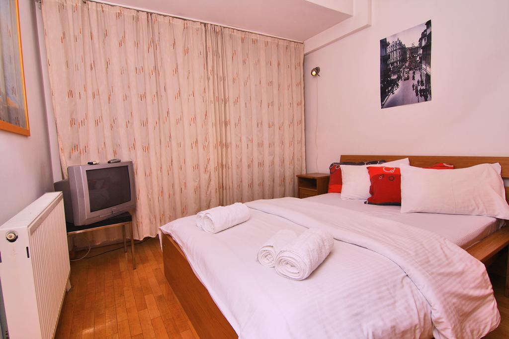 Nirvana Accommodation Бухарест Экстерьер фото