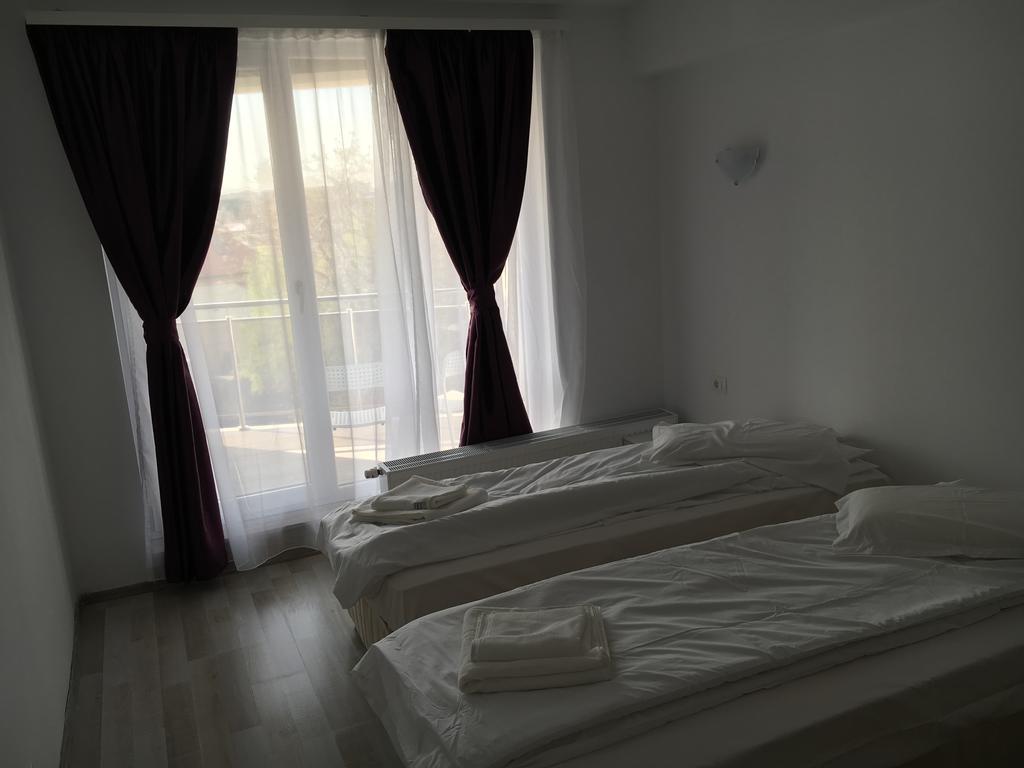 Nirvana Accommodation Бухарест Экстерьер фото