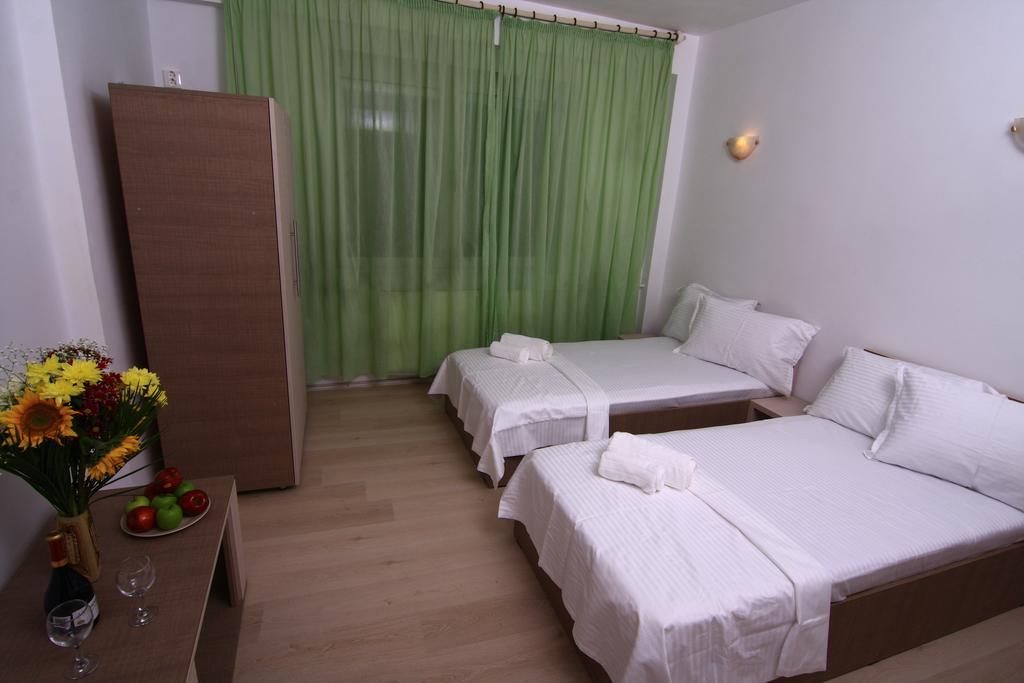 Nirvana Accommodation Бухарест Экстерьер фото