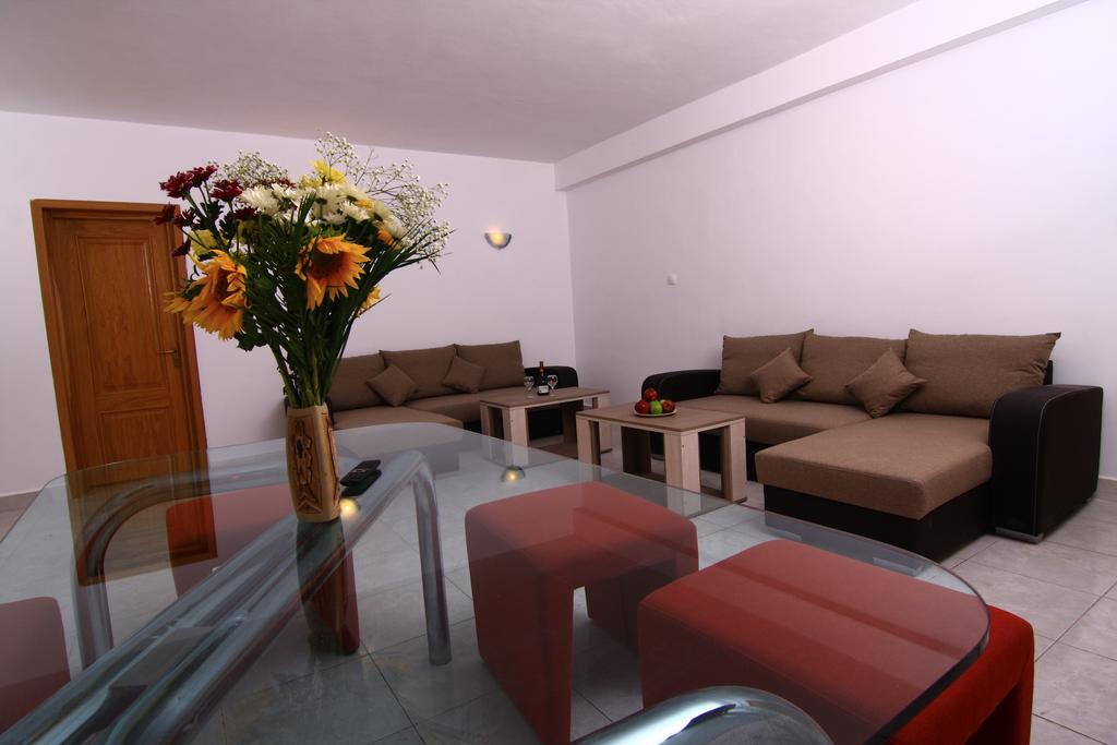 Nirvana Accommodation Бухарест Экстерьер фото