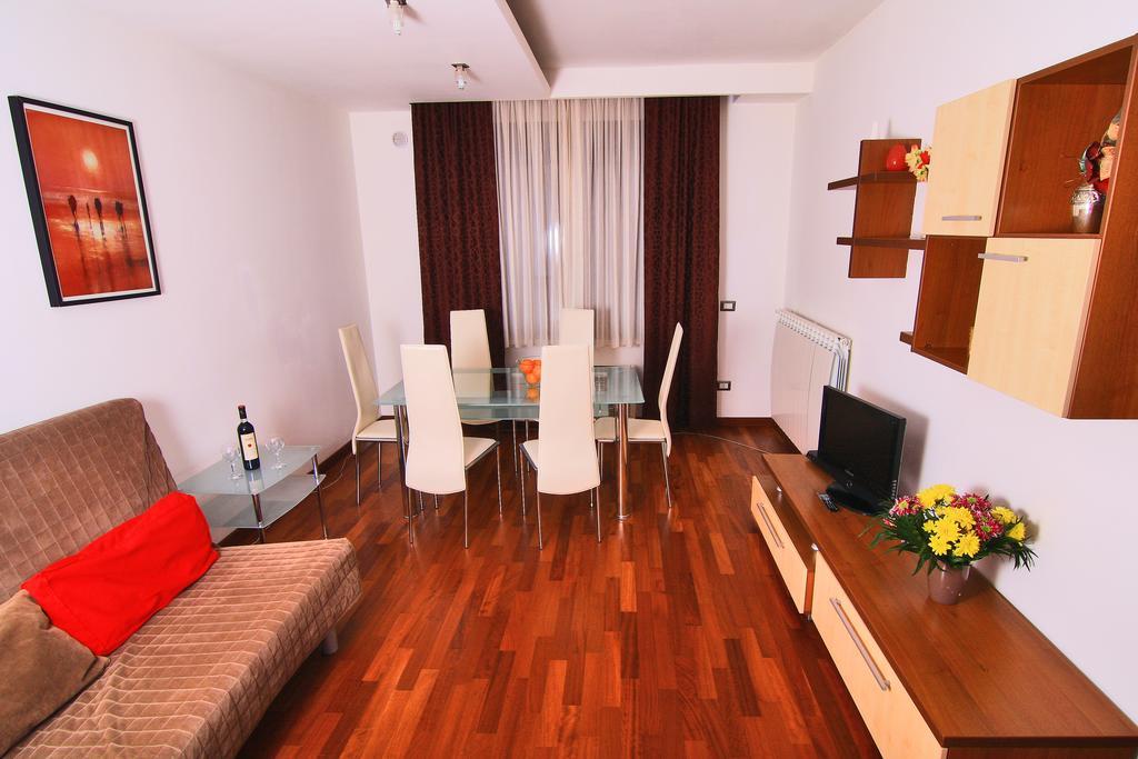 Nirvana Accommodation Бухарест Экстерьер фото