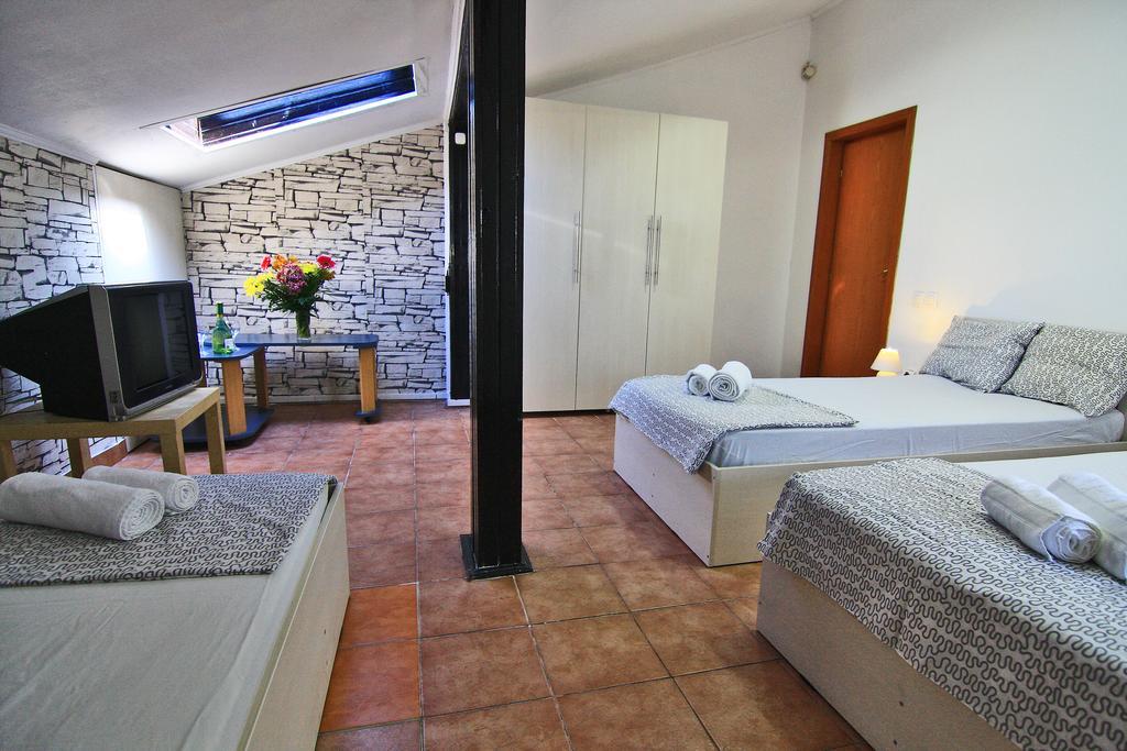 Nirvana Accommodation Бухарест Экстерьер фото