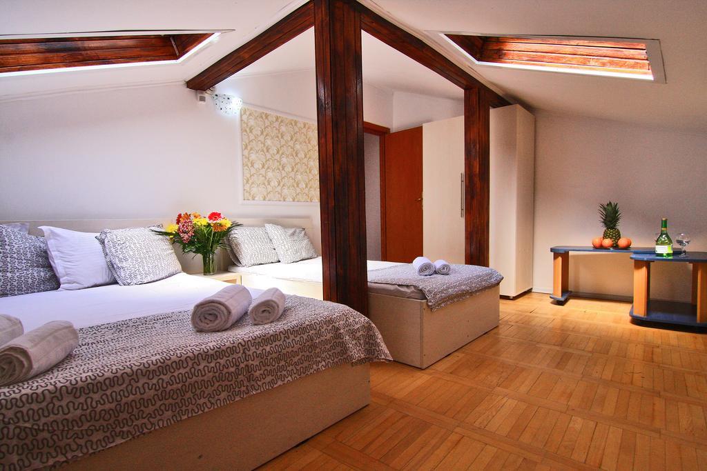 Nirvana Accommodation Бухарест Экстерьер фото