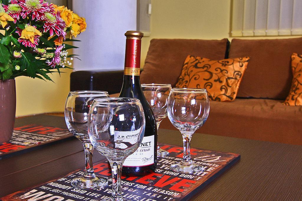 Nirvana Accommodation Бухарест Экстерьер фото