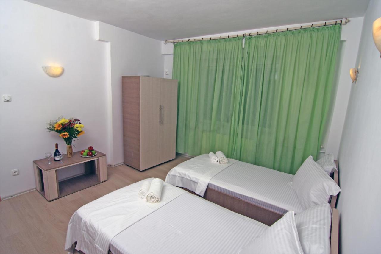 Nirvana Accommodation Бухарест Экстерьер фото